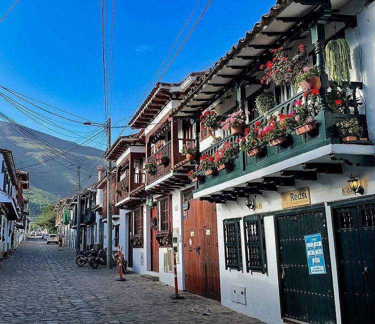 Conoce la belleza de Colombia en estos pueblos con patrimonio de los Andes Orientales